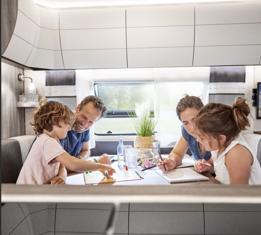 השכרת קרוואן קרוואנים בצכיה  מסלול טיול קרוואנים בצכיה למשפחה